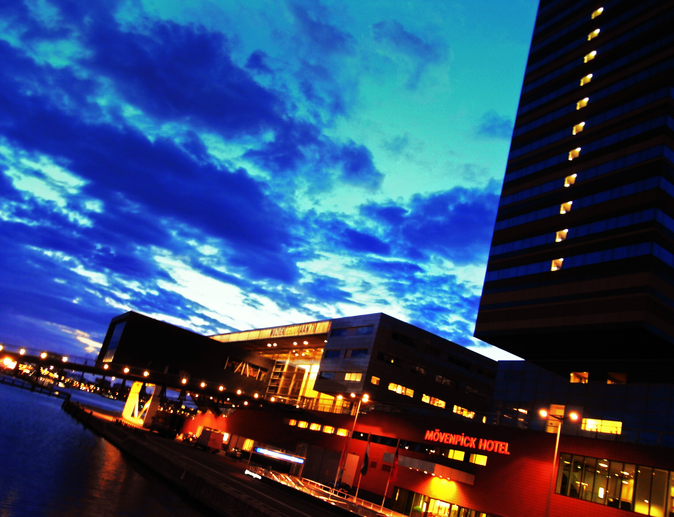 het muziekgebouw aan \'t ij'