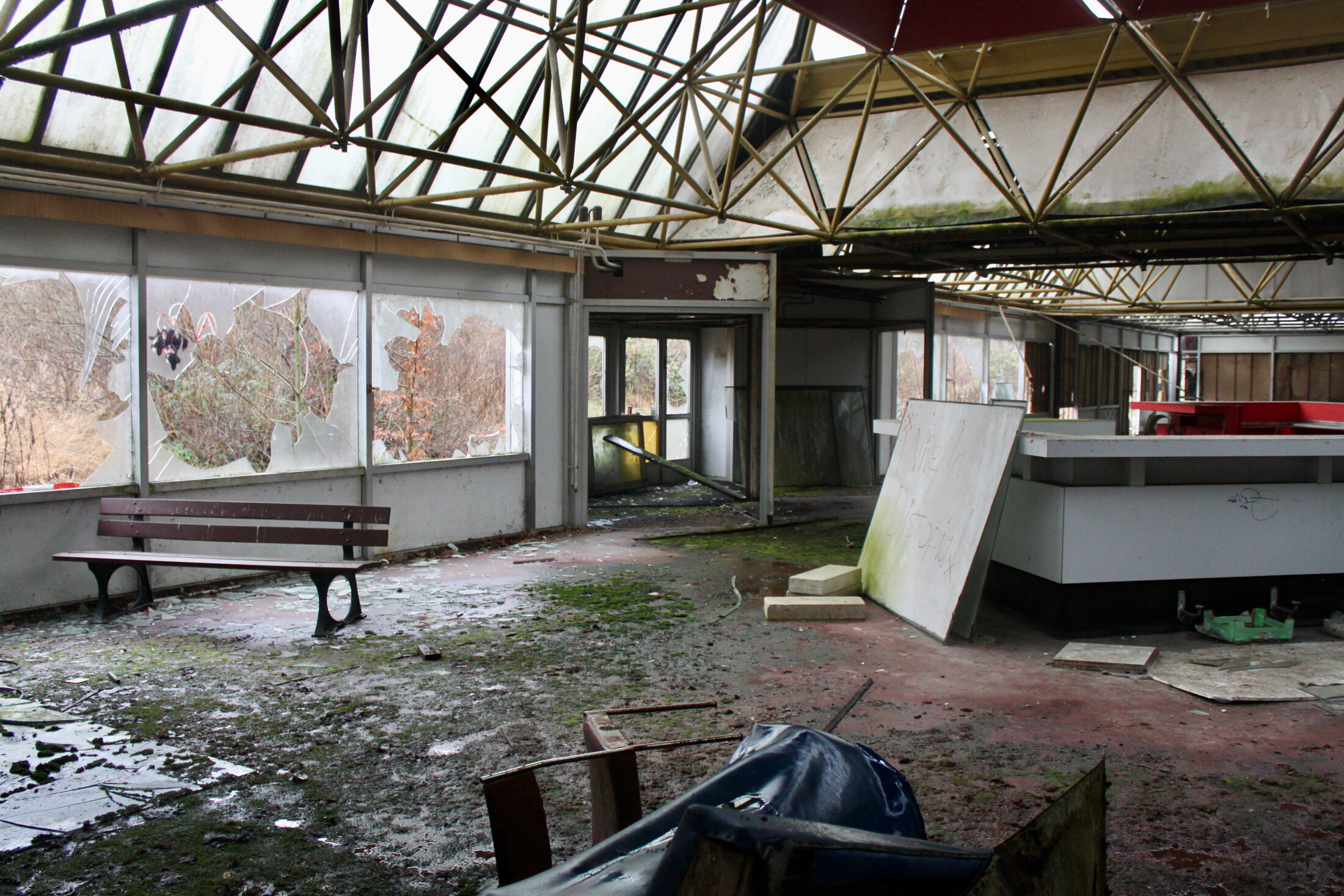 abandoned arcade hall berlin
